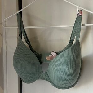 Victoria’s Secret T-Shirt Bra